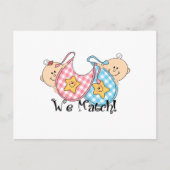 我々はピーキング双子とよだれかけ1女の子、1男の子を照合 ポストカード (正面)