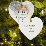 我々はフォトアレ得ーバー婚約したの年 セラミックオーナメント<br><div class="desc">我々は写真得オ婚約したーバーレイ…この特別な時間を記念して、あなたの名前をバックにあなたの写真と年と素敵な記念品。は婚約したセットのスクリプモダント内。必要に応じて、残りの文字を簡単にカスタマイズ。</div>