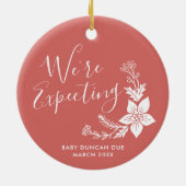 我々はベビー妊娠が明らかにパーソナライズされたされることを期待している セラミックオーナメント (裏面)