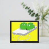 我々はポッドの中の二つのエンドウのようなものだ ポストカード (スタンド正面)