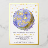 我々はムーンラベンダーベビーシャワー金ゴールド上にいる 箔招待状 (正面)