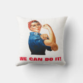 我々はリベッターの女性の力をロージーできる クッション (裏面)