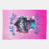 我々は不機嫌ここにいる – ワンダーランドのアリスインスパイアス キッチンタオル (横)