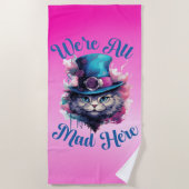 我々は不機嫌ここにいる – ワンダーランドのアリスインスパイアス ビーチタオル (正面)