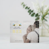 我々は二つの蜂の引用文おもしろいとなるだ結婚ろう 案内ポストカード (スタンド正面)