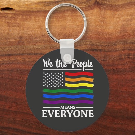我々は人々を意味するLGBTQプライド月 キーホルダー (正面)