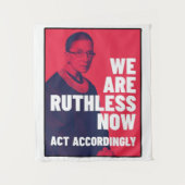 我々は今は無慈悲だ – それに従って行動ユニセックスtし タペストリー (正面)