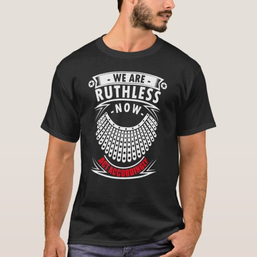 我々は今、それに従って無慈悲に行動している Tシャツ (正面)