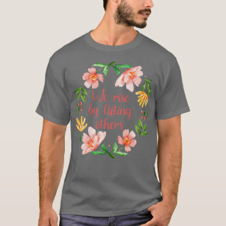 我々は他の人を持ち上げて立ち上がるIII Tシャツ