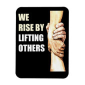 我々は他の人を持ち上げることによって立ち上がる：クリスチャンやる気を起こさせる マグネット (縦)