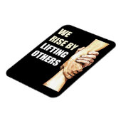 我々は他の人を持ち上げることによって立ち上がる:クリスチャンやる気を起こさせる マグネット (左側)