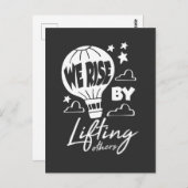 我々は他の熱気球を持ち上げることによって上昇する ポストカード (正面/裏面)