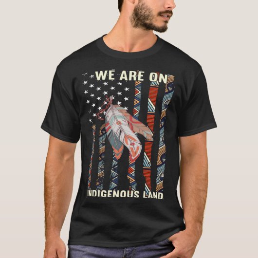 我々は先住民族の土地に住んでいる先住民アメリカン・インディアp tシャツ (正面)