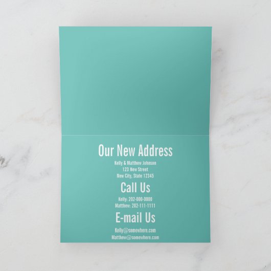 我々は光のティール(緑がかった色)白の動きの発表を移動した カード (内部)