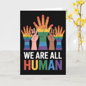 我々は全員人間の虹のLGBTQプライド手を育てる カード (黄色い花)