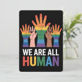 我々は全員人間の虹のLGBTQプライド手を育てる 招待状 (スタンド正面)