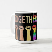 我々は共にマグカップを上げる コーヒーマグカップ (正面左)