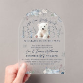 我々は冬のクマの男の赤ちゃんシャワーを待つことができる アクリル招待状 (インサイチュ (ポータブル))