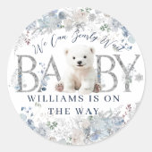 我々は冬のクマの男の赤ちゃんシャワーを待つことができる ラウンドシール (正面)