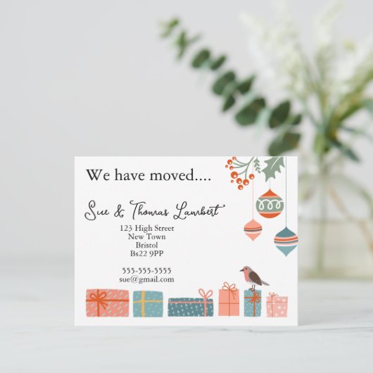 我々は北欧のクリスマスバウブルとホリーを移動した シーズンポストカード (スタンド正面)