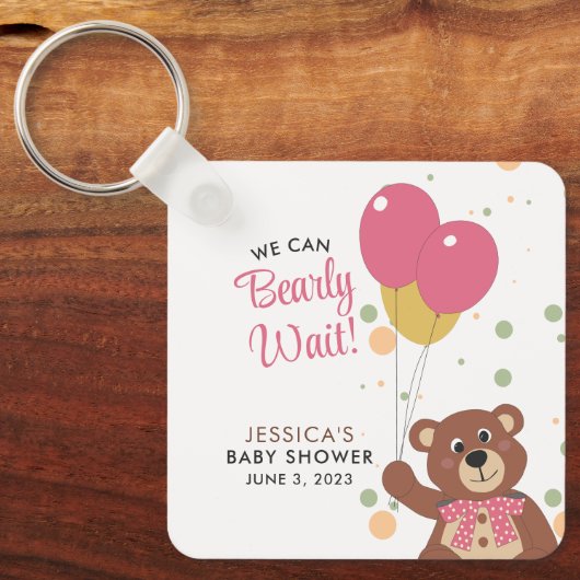 我々は可愛いピンクのベビーガール名前をカスタムするを待つ キーホルダー (正面)