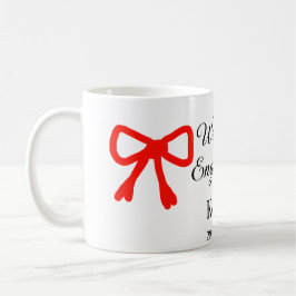 我々は名前婚約した文字の赤い弓のモダン文字を追加 コーヒーマグカップ
