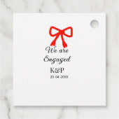 我々は名前婚約した文字の赤い弓のモダン文字を追加 フェイバータグ (裏面)