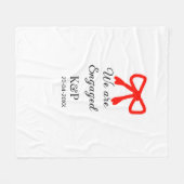 我々は名前婚約した文字の赤い弓のモダン文字を追加 フリースブランケット (正面(横))