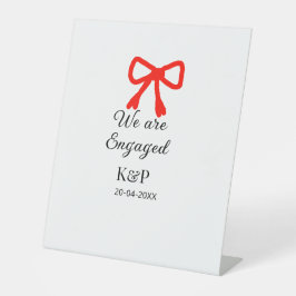 我々は名前婚約した文字の赤い弓のモダン文字を追加 台座サイン