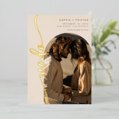 我々は垂直ボホアーチベージュフォト日付を保存する 箔招待状 (立ち正面)