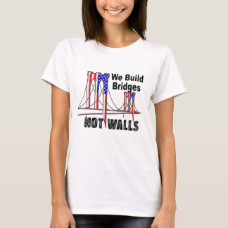 我々は壁ではないブリッジを構築アンチトランプTシャツ Tシャツ