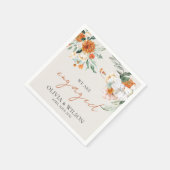 我々は婚約オ婚約したレンジ秋フローラパーティー スタンダードカクテルナプキン (角)