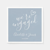 我々は婚約パーティ婚約したダスティブルー スタンダードカクテルナプキン (正面)