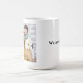 「我々は家族だ！」 フォトコーヒーマグ コーヒーマグカップ (中央)