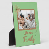 我々は家族Tabletopプラーク8x10 With an Easel フォトプラーク (側面)