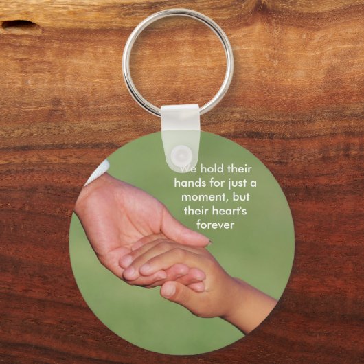 我々は彼らの手を一瞬だけ握り… キーホルダー (正面)