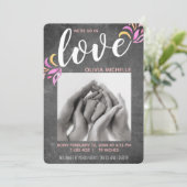 我々は愛でChalkboard写真ベビーガール誕生 案内状 (スタンド正面)