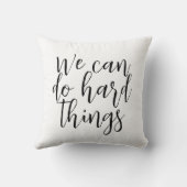 我々は懸命事ができる感動的引用文モダン クッション (裏面)