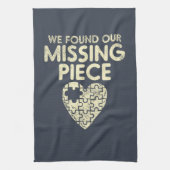 我々は我々のピース恋しく思の採用プライドを見つけた キッチンタオル (縦)