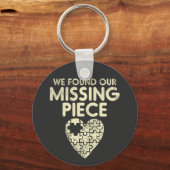 我々は我々のピース恋しく思の採用プライドを見つけた キーホルダー (正面)