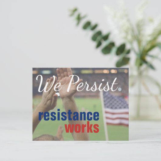 我々は抗議は愛国的である抵抗運動を続ける ポストカード (スタンド正面)