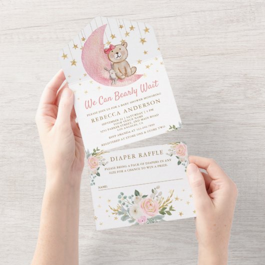 我々は明らかに待つことができますピンクのテディベア赤ちゃんシャワー オールインワン招待状 (貼ってはがせる)