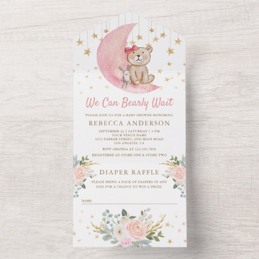我々は明らかに待つことができますピンクのテディベア赤ちゃんシャワー オールインワン招待状 (内側)