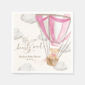 我々は明らかに待つことができますピンクのテディベア赤ちゃんシャワー スタンダードカクテルナプキン (正面)