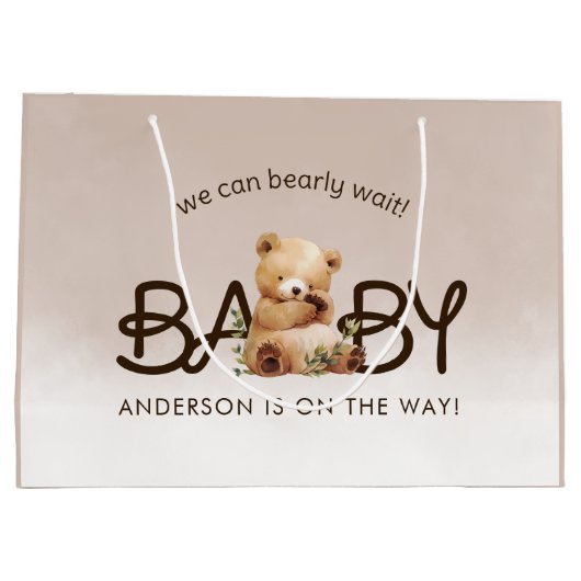 我々は明らかに待つことができる水色の赤ちゃんシャワー ラージペーパーバッグ (裏面)