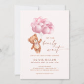 我々は明らかに待つピンクのバルーンクマ赤ちゃんシャワー 招待状 (正面)