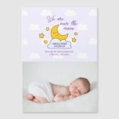 我々は月のベビー写真誕生の発表を終えた (正面)