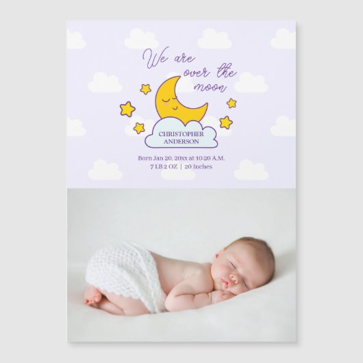 我々は月のベビー写真誕生の発表を終えた (正面)