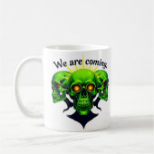 我々は来ある:一つのデザインの力と恐怖 コーヒーマグカップ (左)