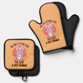 我々は毛皮のベビーをペットの人間にする 鍋つかみ&鍋敷きセット (正面/裏面)